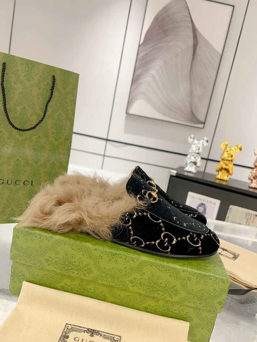 WOMEN'S TOSCANA SHEARLING SLIPPERS