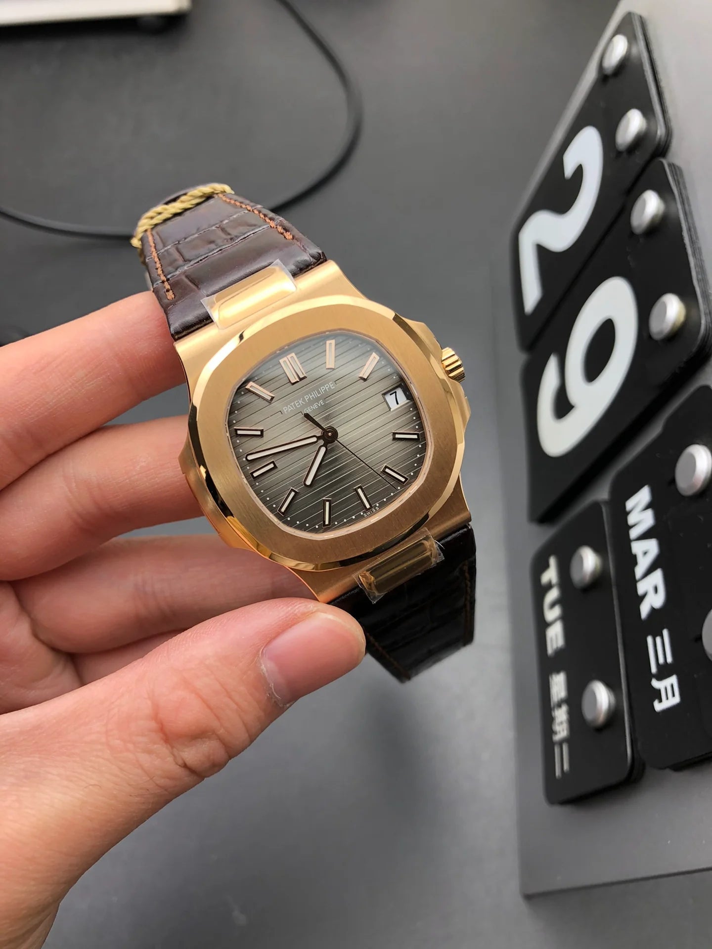 Rose Gold Leather Strap Watch 40 mm