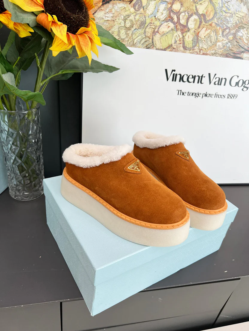 WOMEN'S SHEARLING SLIPPERS