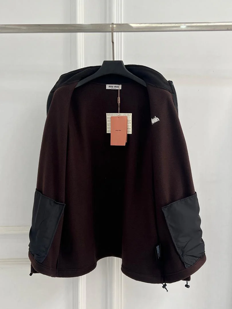 WOMEN'S ZIP UP JACKET