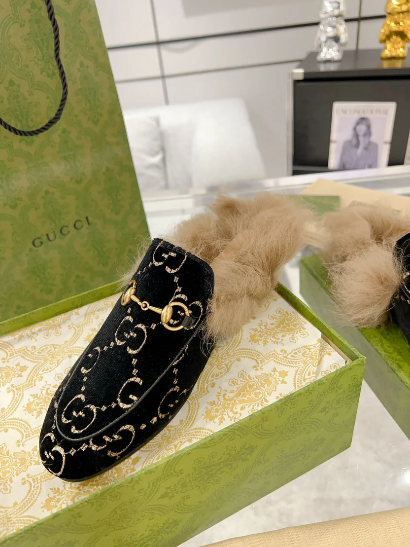 WOMEN'S TOSCANA SHEARLING SLIPPERS