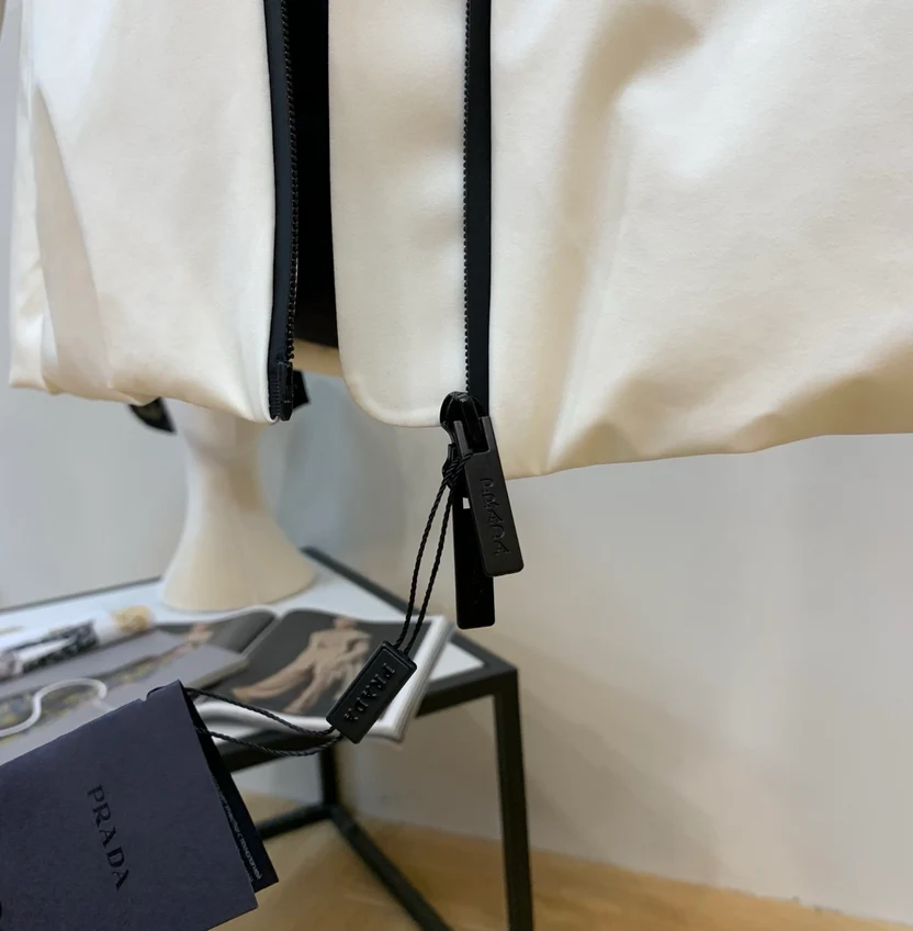 WHITE GOOSE DOWN JACKET