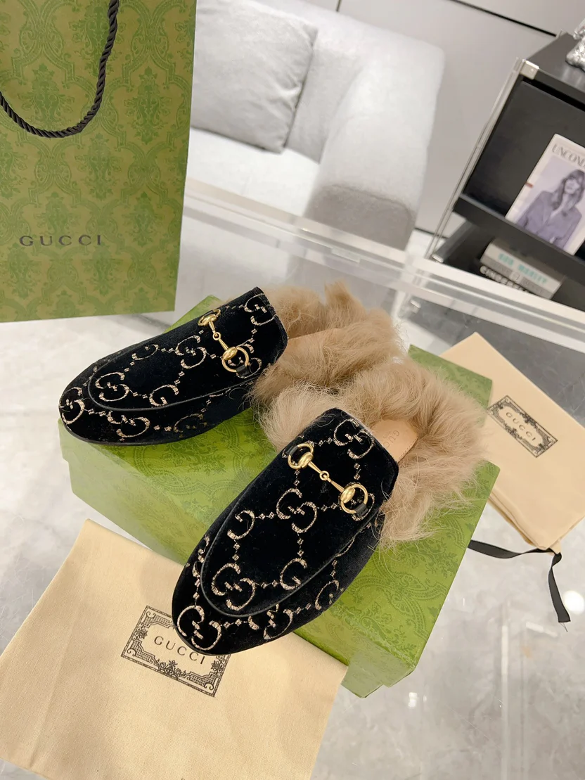 WOMEN'S TOSCANA SHEARLING SLIPPERS