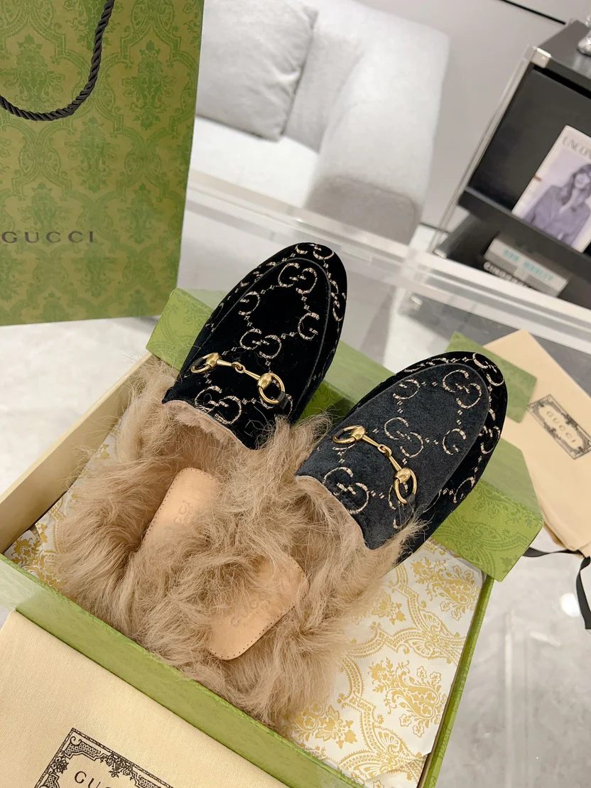 WOMEN'S TOSCANA SHEARLING SLIPPERS