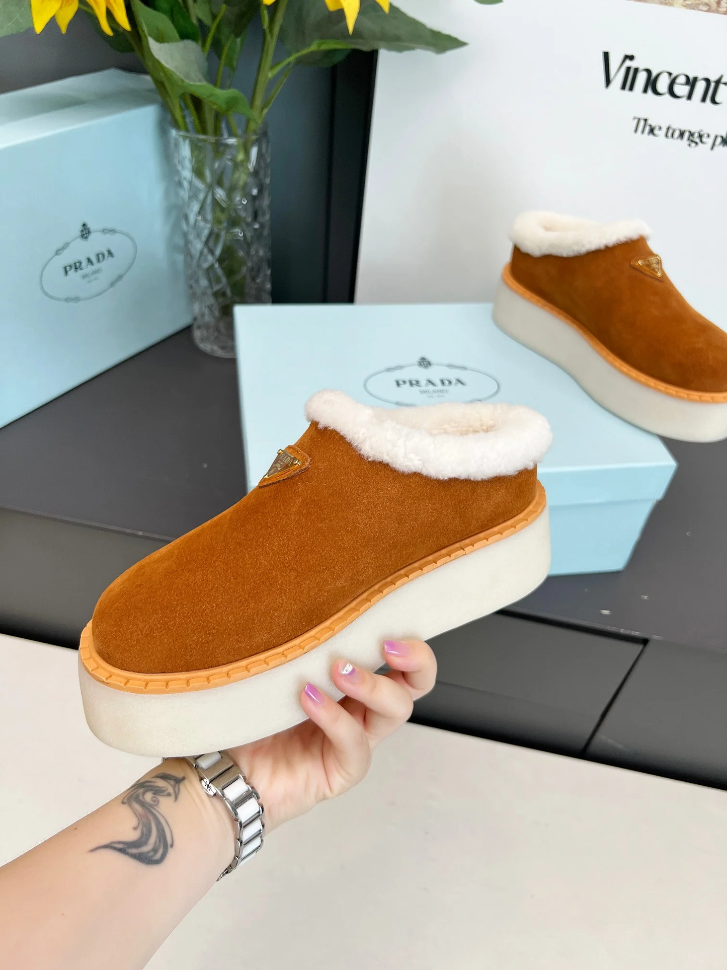 WOMEN'S SHEARLING SLIPPERS