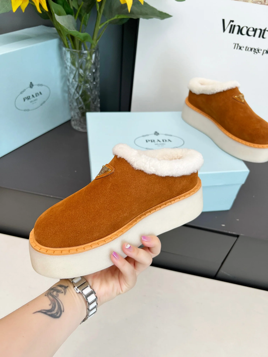 WOMEN'S SHEARLING SLIPPERS