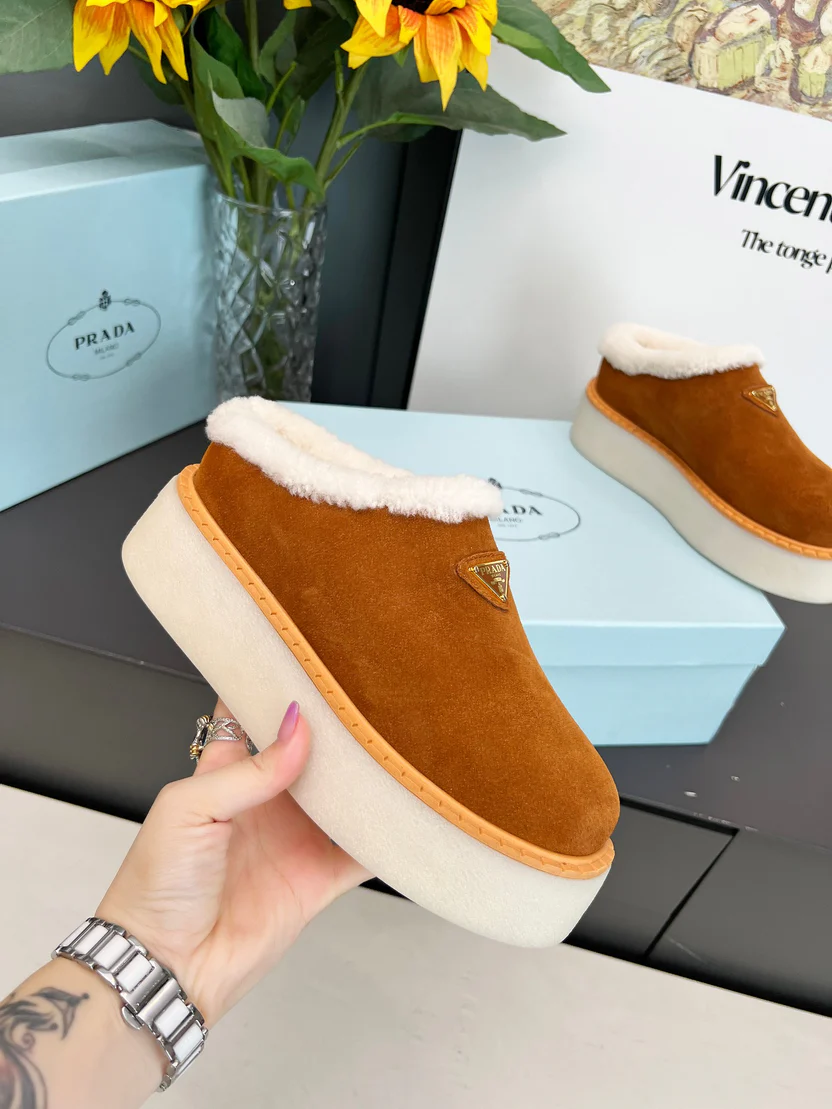 WOMEN'S SHEARLING SLIPPERS