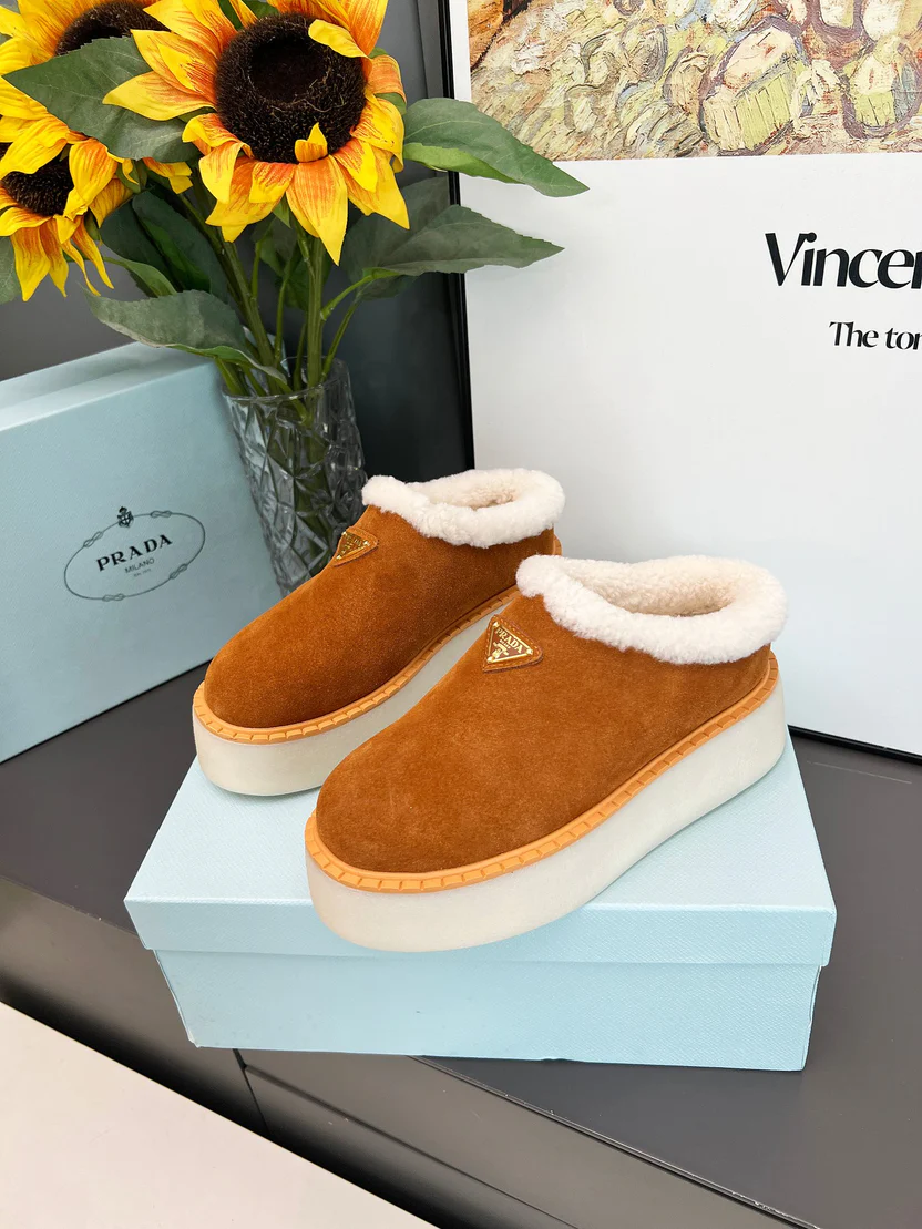 WOMEN'S SHEARLING SLIPPERS
