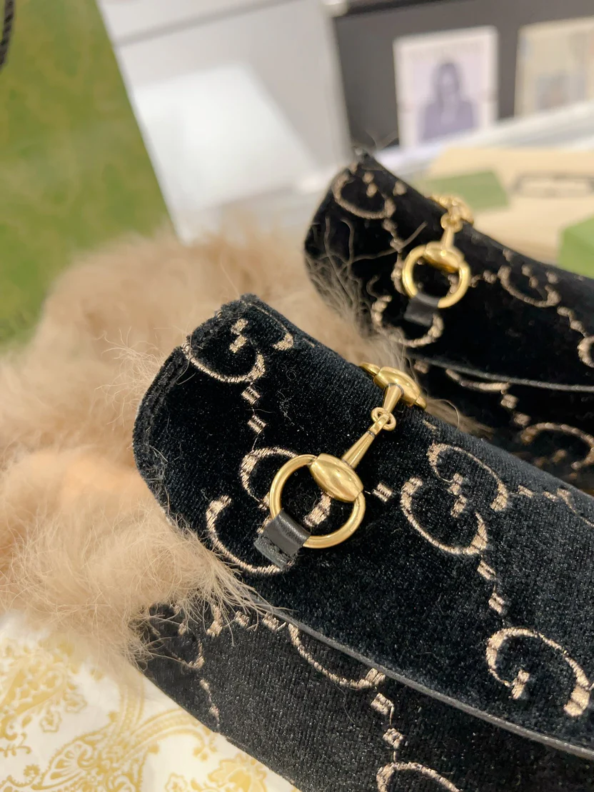 WOMEN'S TOSCANA SHEARLING SLIPPERS